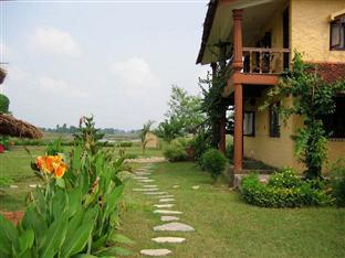 Hotel Sapana Village Lodge Читван Экстерьер фото